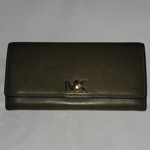 Michael MICHAEL KORS Mott Large Carryall Smooth Leather Wallet Green